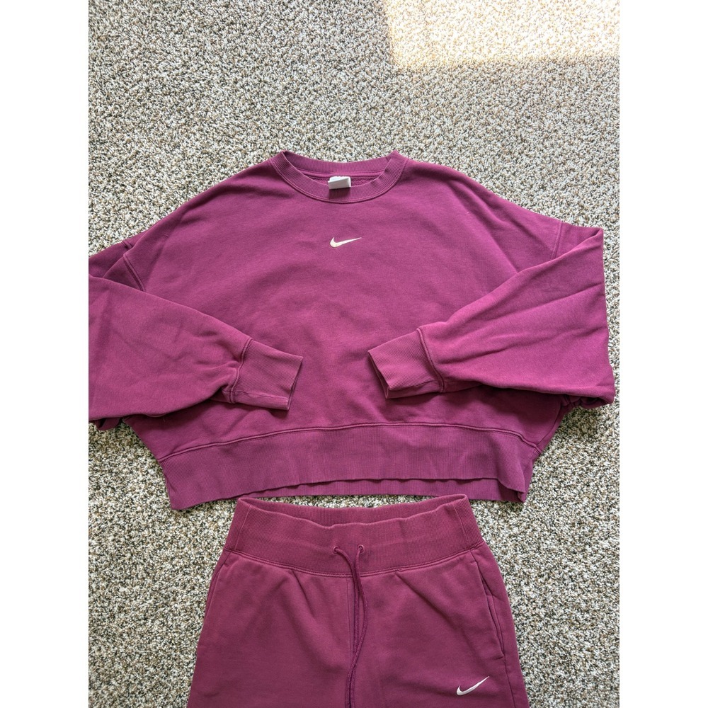 Nike Matching Set Size Medium Berry Pink Cropped Sweatshirt Wide Leg Sweatpants - Picture 2 of 11
